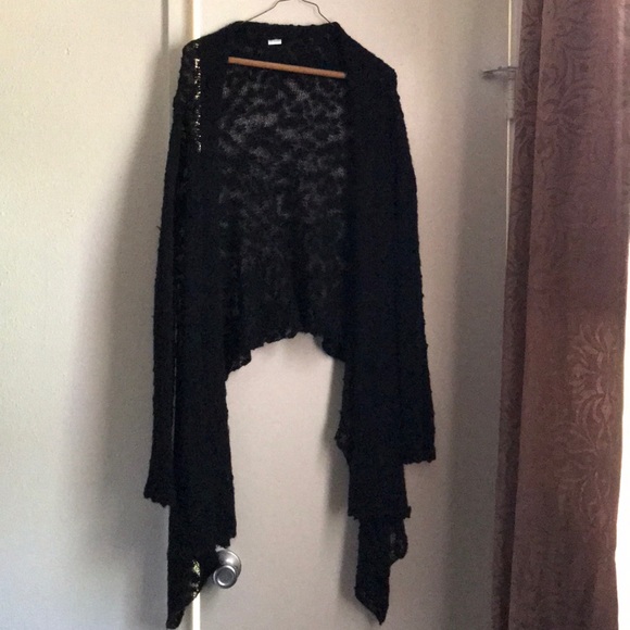Laurie B Accessories - Beautiful Black wrap with sleeves